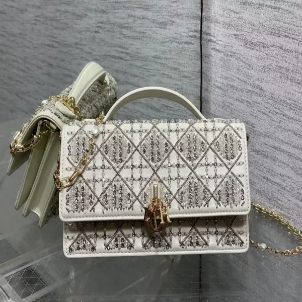 디올 비즈 자수 마이크로 체인백