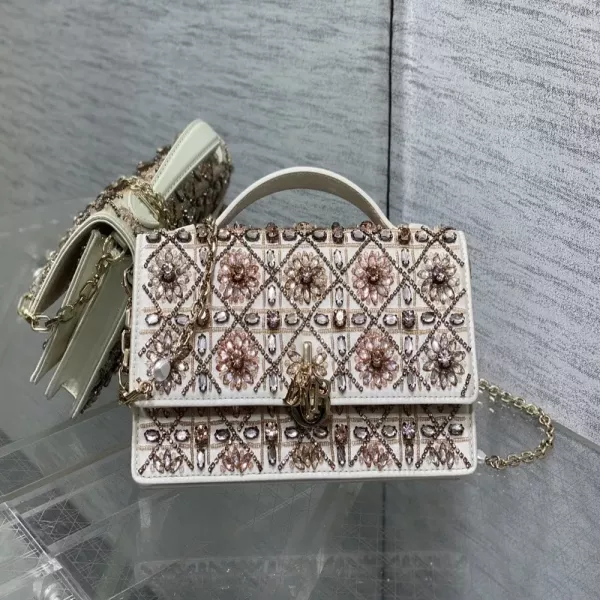 디올 비즈 자수 마이크로 체인백