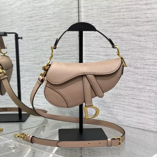 디올 클래식 새들 스트랩 백
