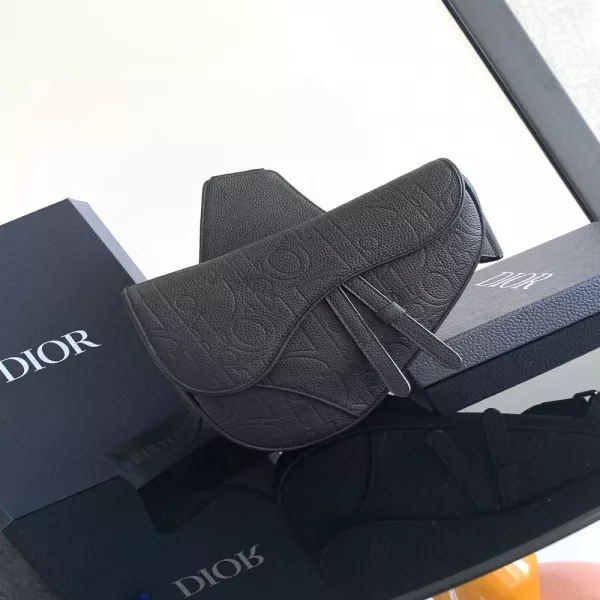 디올 새들 스타일 플랩 숄더백