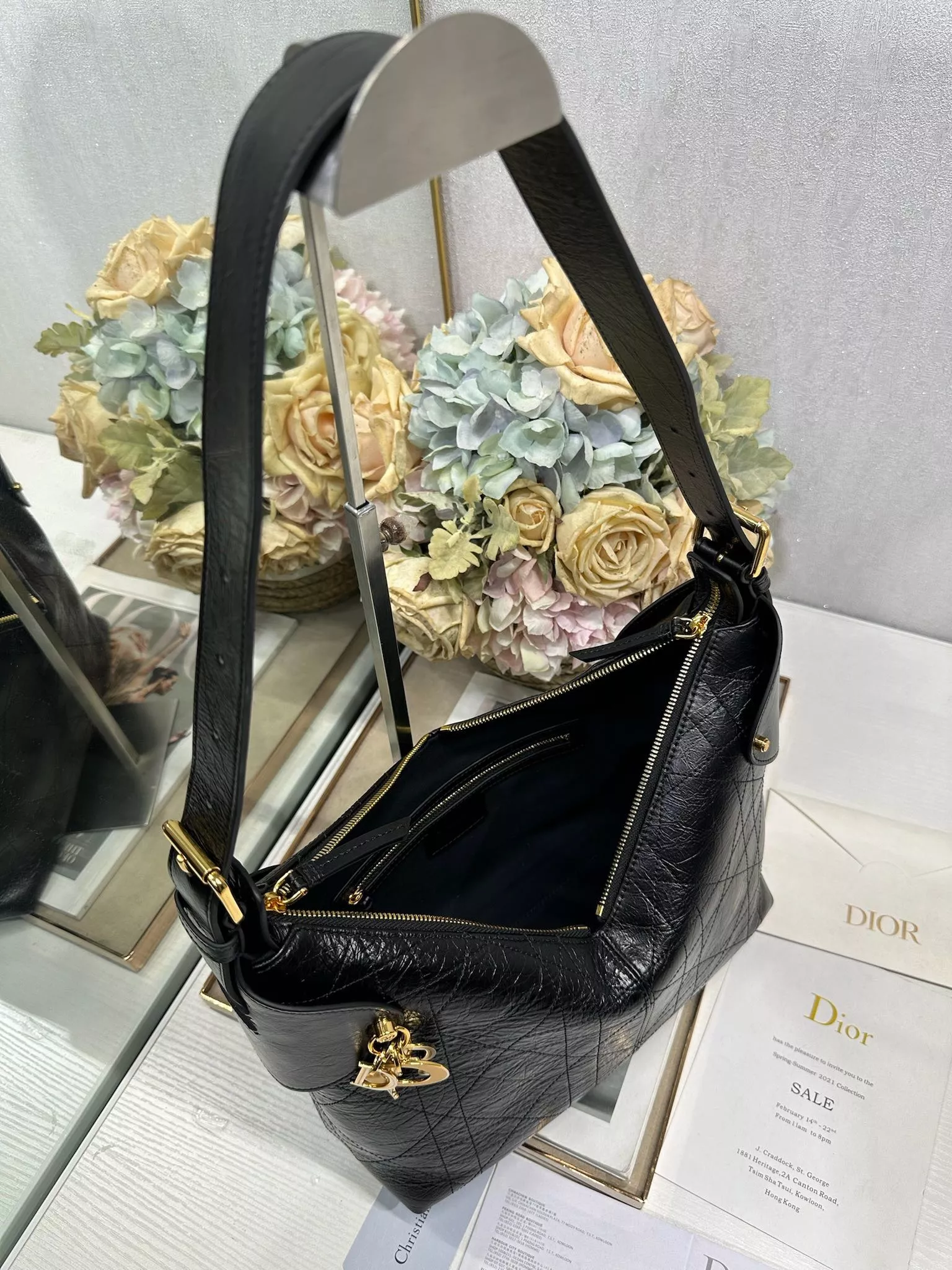 디올 보야지 주름 가죽 핸드백 상세 이미지 6