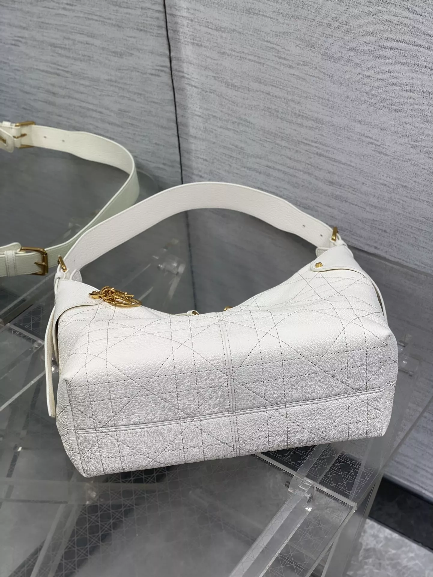 디올 보야주 시리즈 퀼팅 레더 백 상세 이미지 7