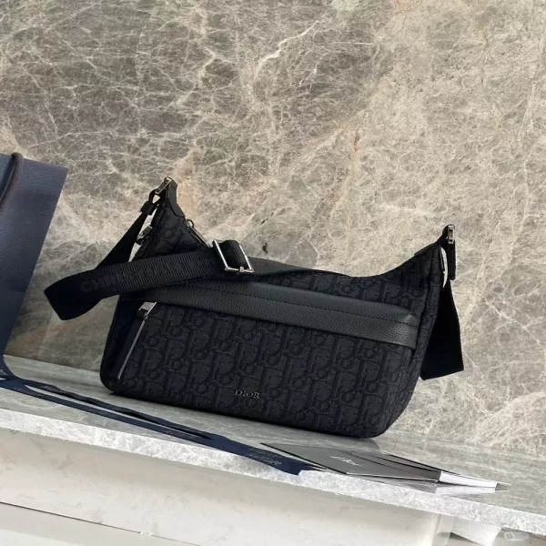 디올 오블리크 패턴 숄더 스트랩 백