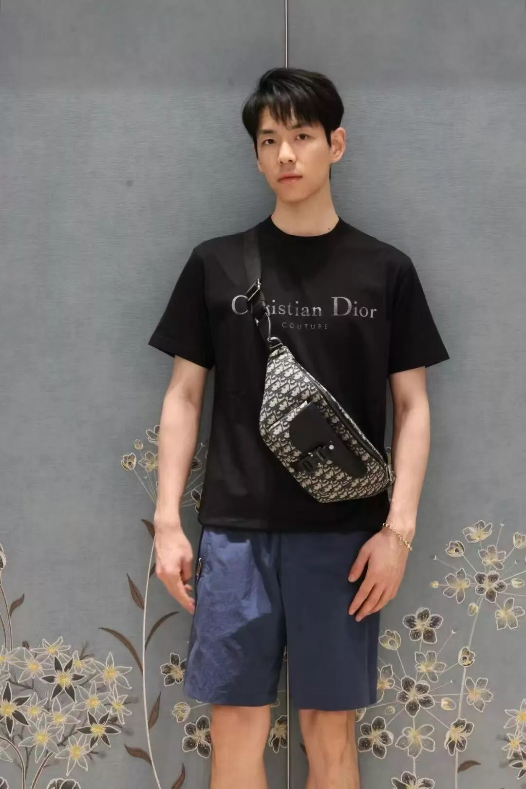 디올 클래식 로고 프린트 반소매 티셔츠 상세 이미지 18