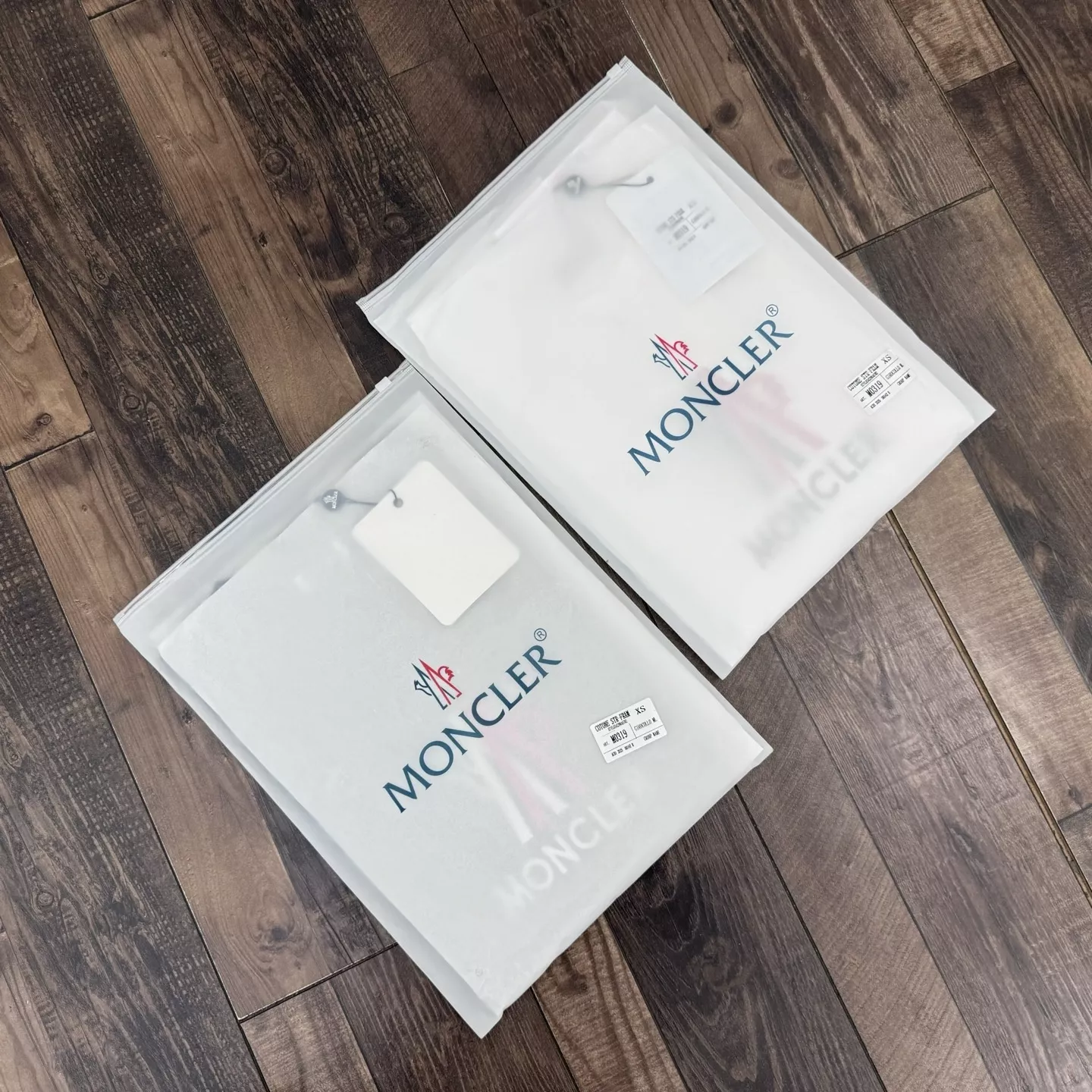 몽클레어 자수 로고 반팔 상의 상세 이미지 3