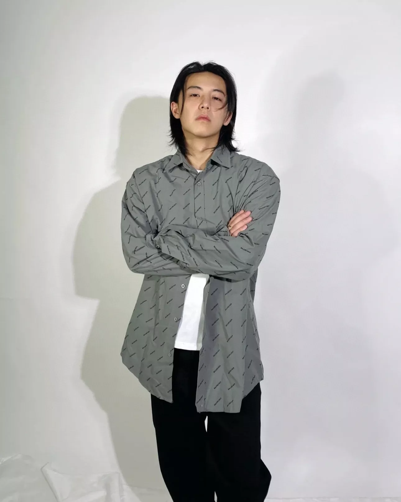 발렌시아가 클래식 올오버 로고 긴소매 셔츠 상세 이미지 10