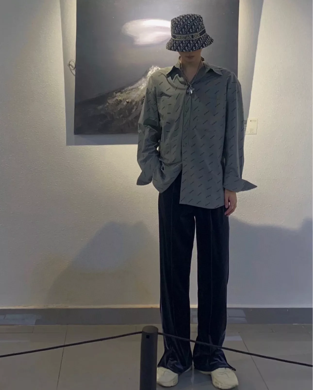 발렌시아가 클래식 올오버 로고 긴소매 셔츠 상세 이미지 12