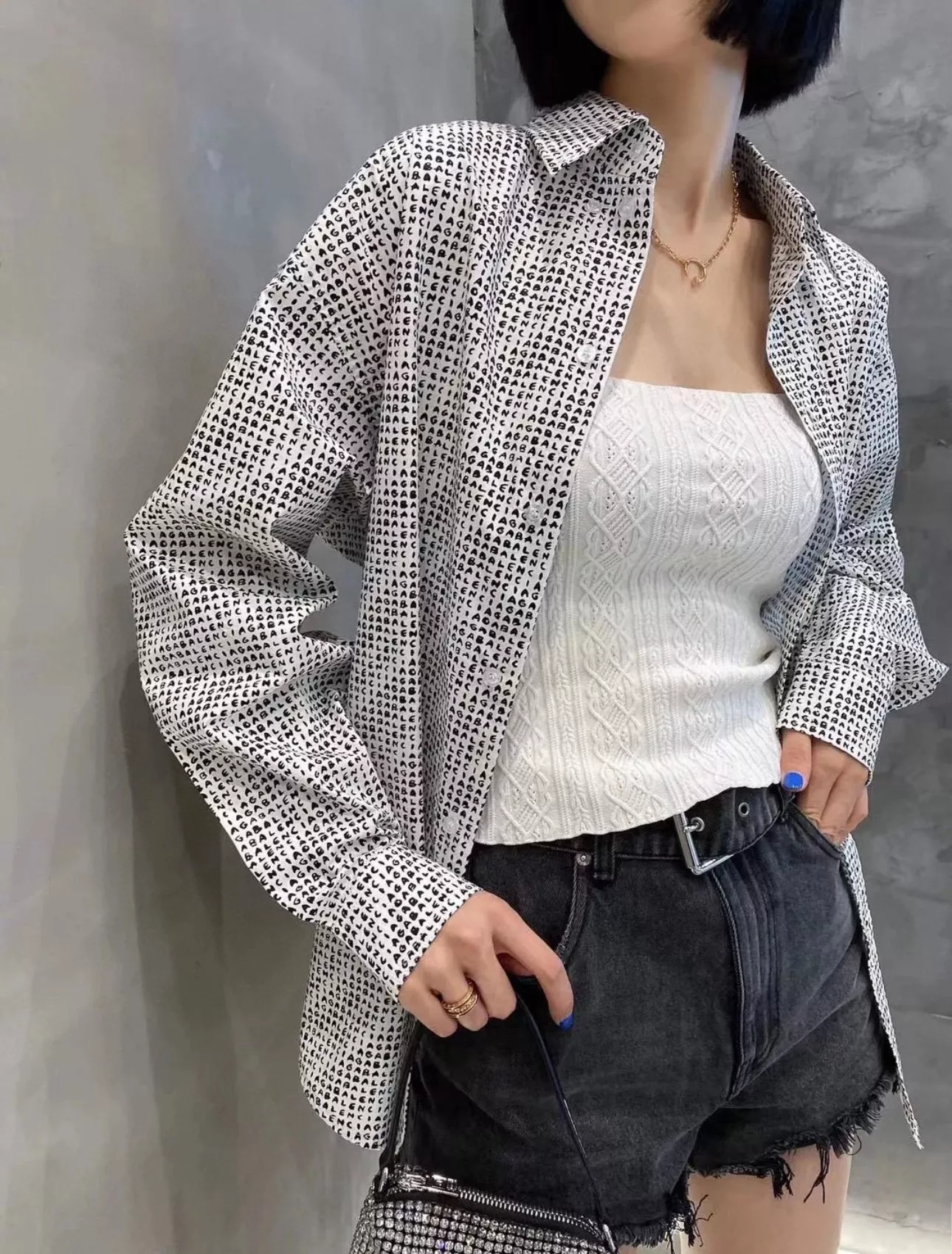 발렌시아가 아카이브 레터 프린트 오버핏 셔츠 상세 이미지 17