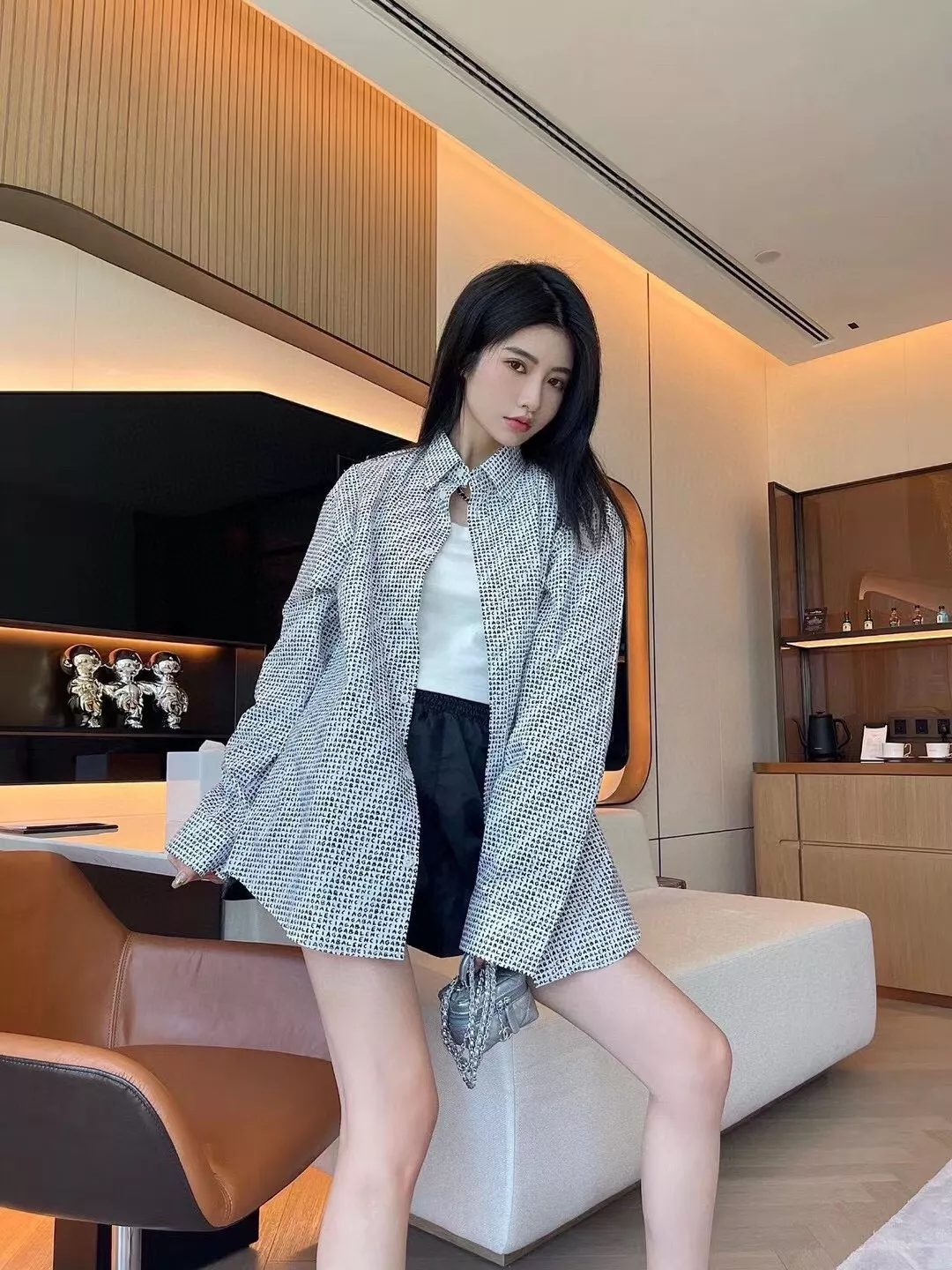 발렌시아가 아카이브 레터 프린트 오버핏 셔츠 상세 이미지 11