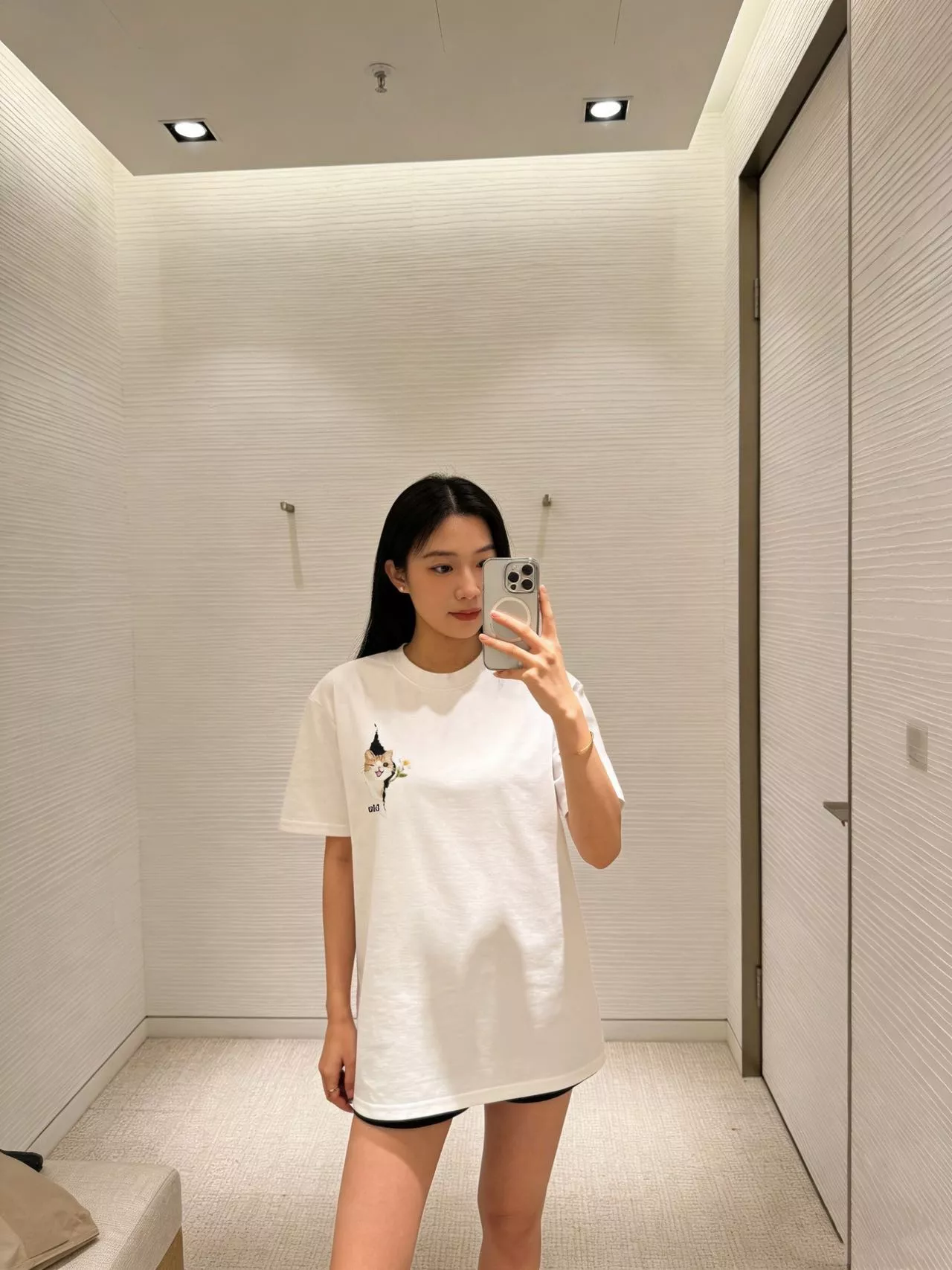 디올 자수 고양이 그래픽 라운드 티셔츠 상세 이미지 11