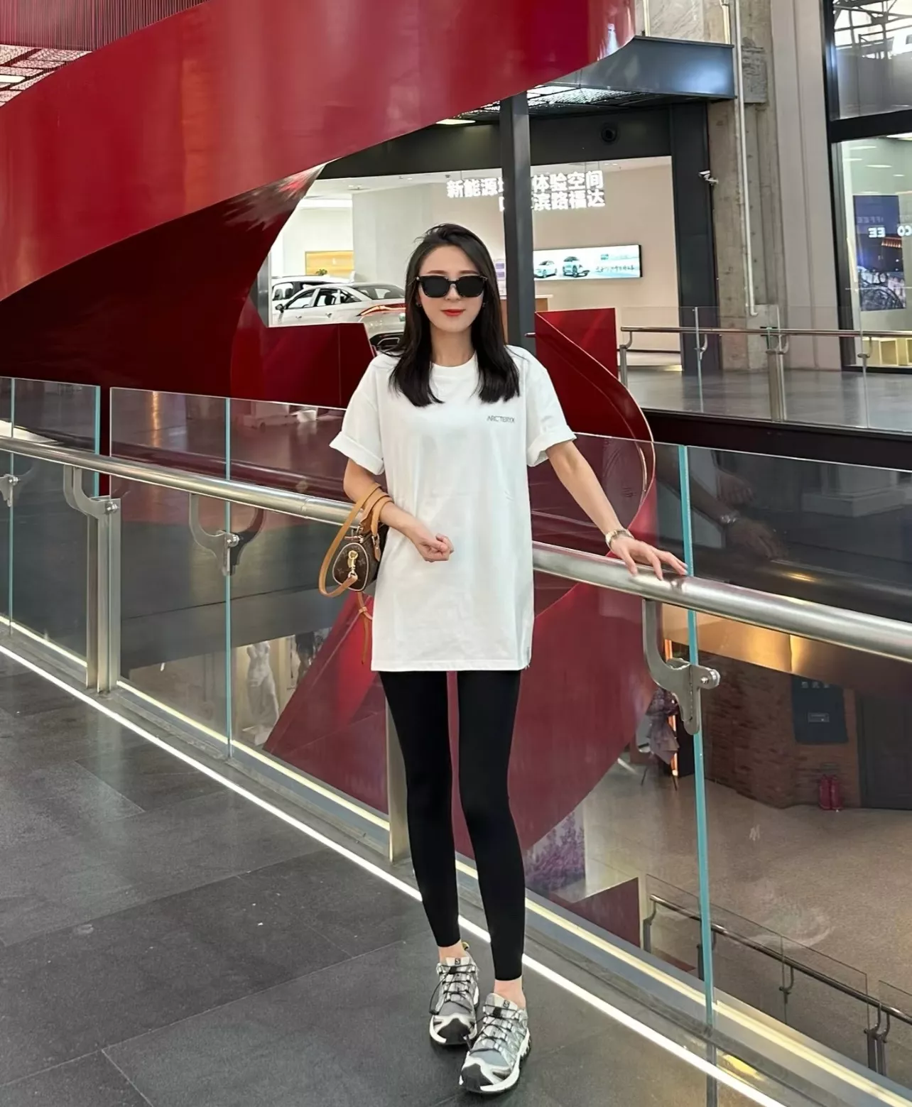 아크테릭스 백 로고 프린트 캐주얼 반팔 티 상세 이미지 19