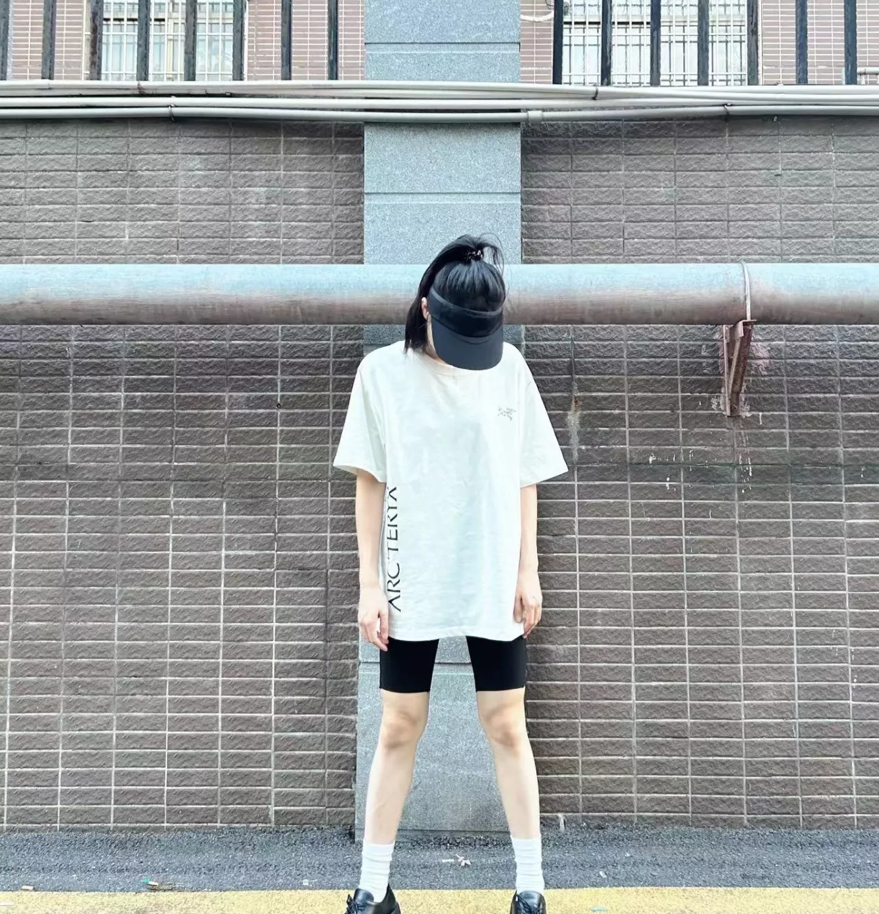 아크테릭스 사이드 로고 프린트 반팔 티 상세 이미지 19