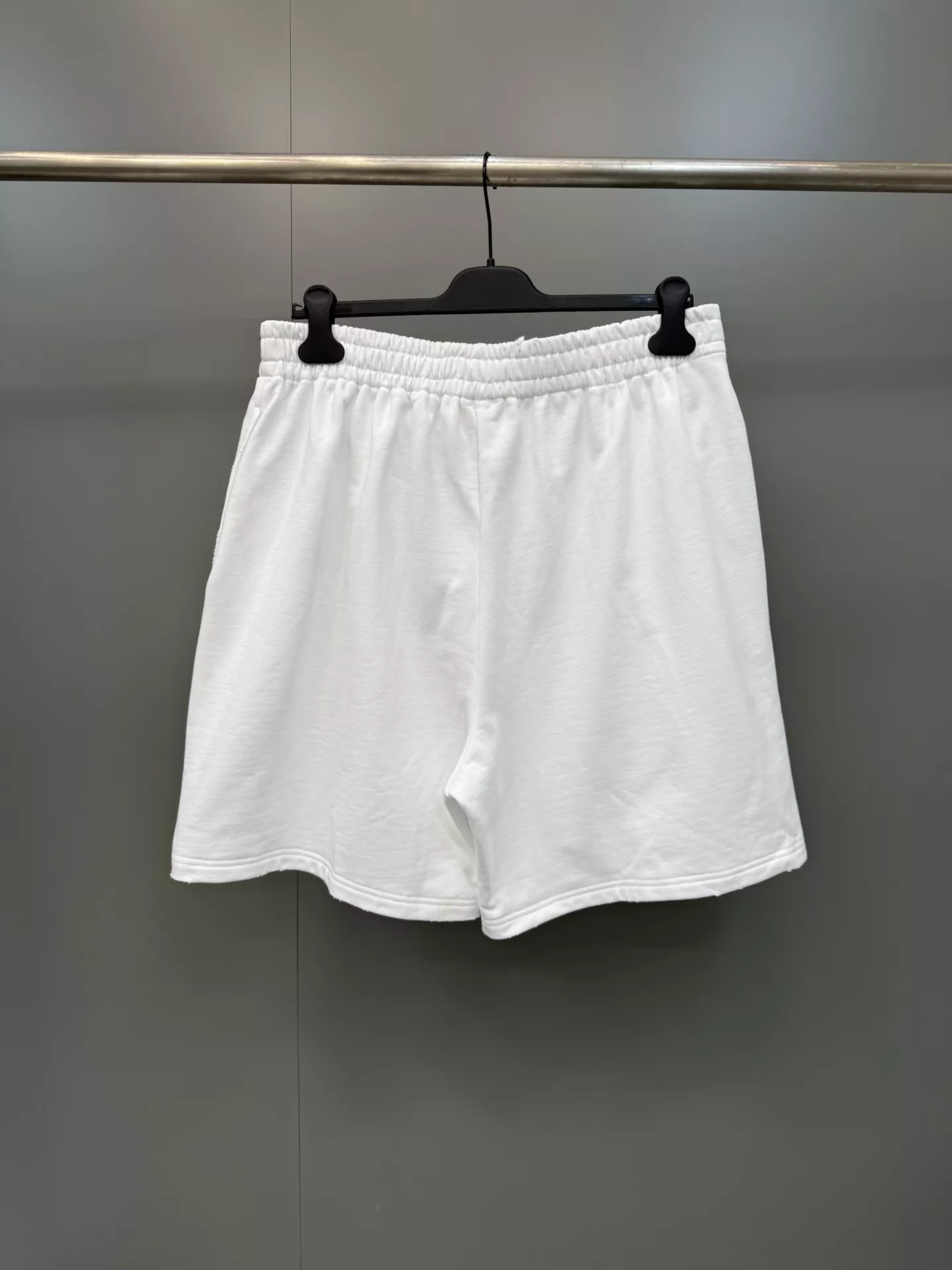 발렌시아가 스프레이 아트 포인트 쇼츠 상세 이미지 2
