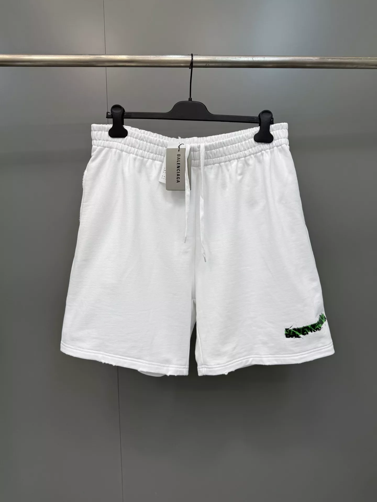 발렌시아가 스프레이 아트 포인트 쇼츠 상세 이미지 1
