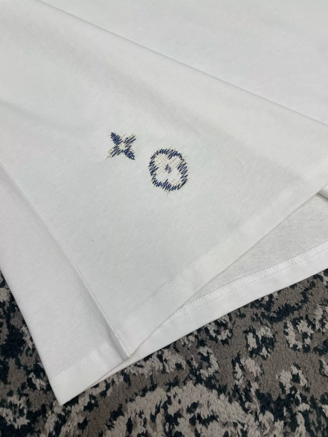 루이비통 자수 모노그램 라운드 반소매 상의 상세 이미지 9