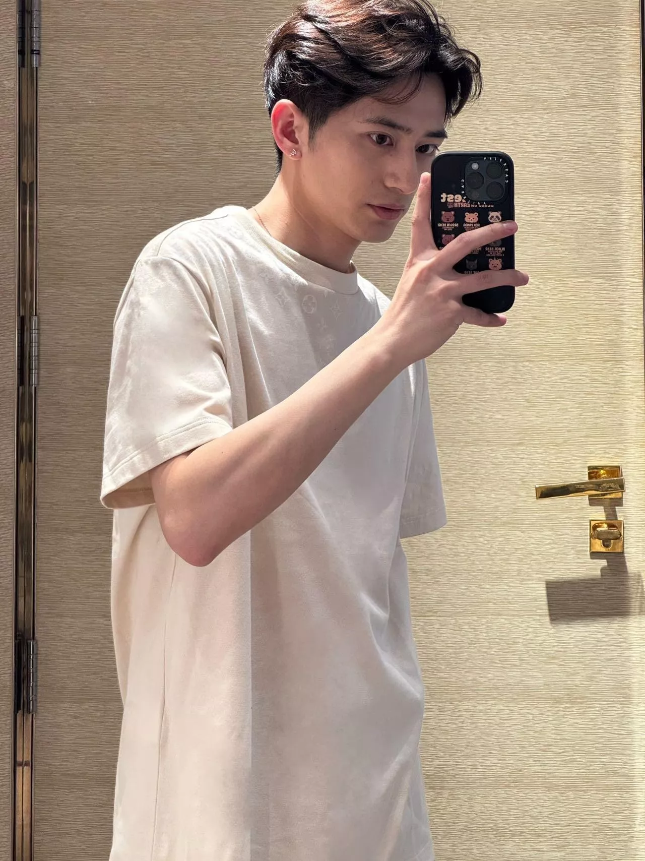 루이비통 그라데이션 모노그램 프린트 코튼 티셔츠 상세 이미지 14