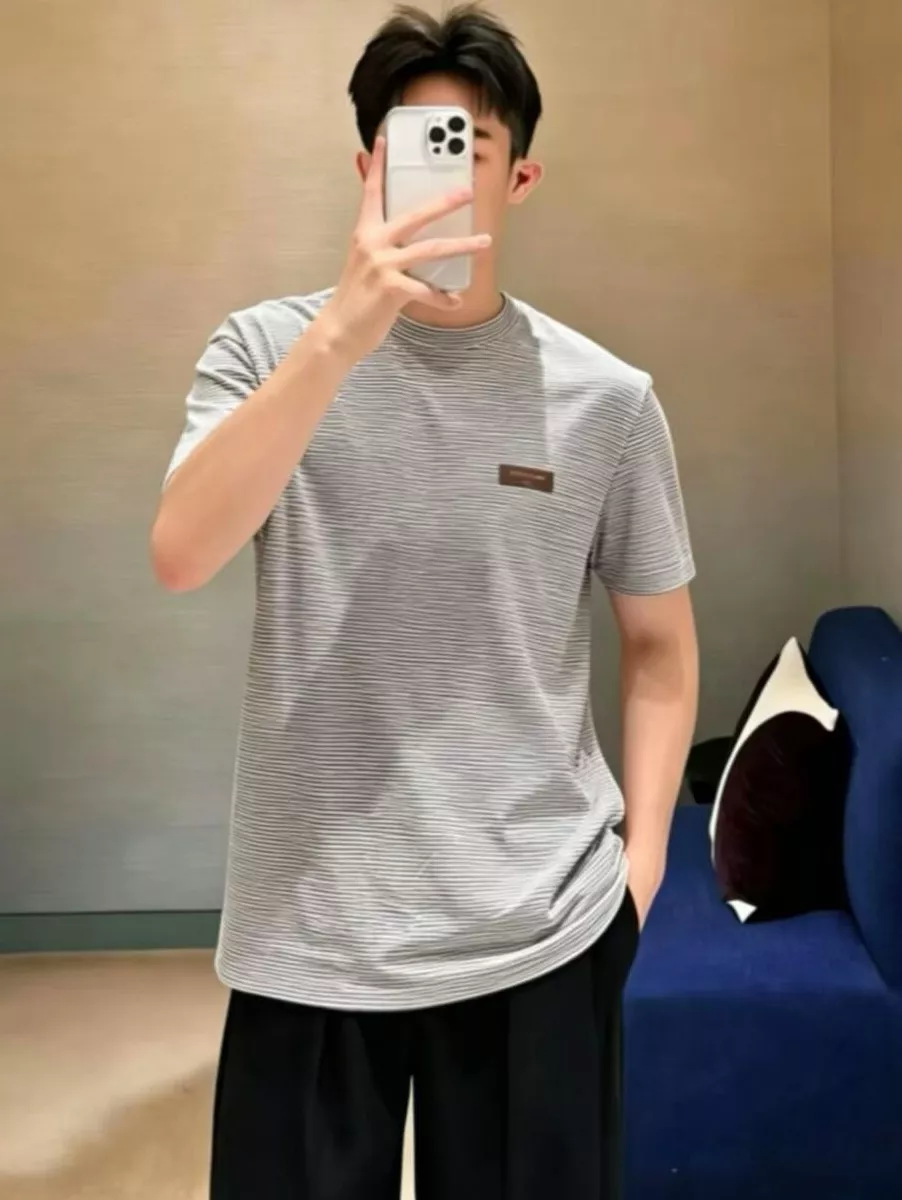 루이비통 로고 포인트 슬림핏 티셔츠 상세 이미지 16