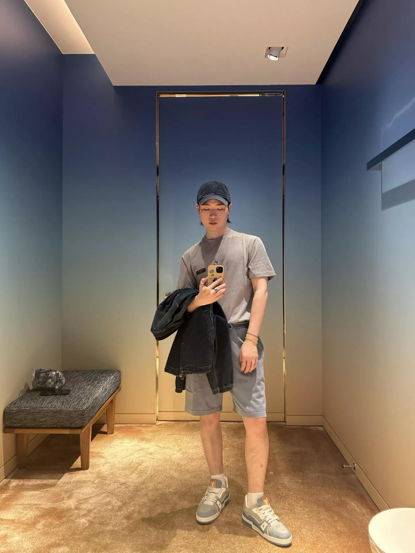 루이비통 로고 포인트 슬림핏 티셔츠 상세 이미지 13