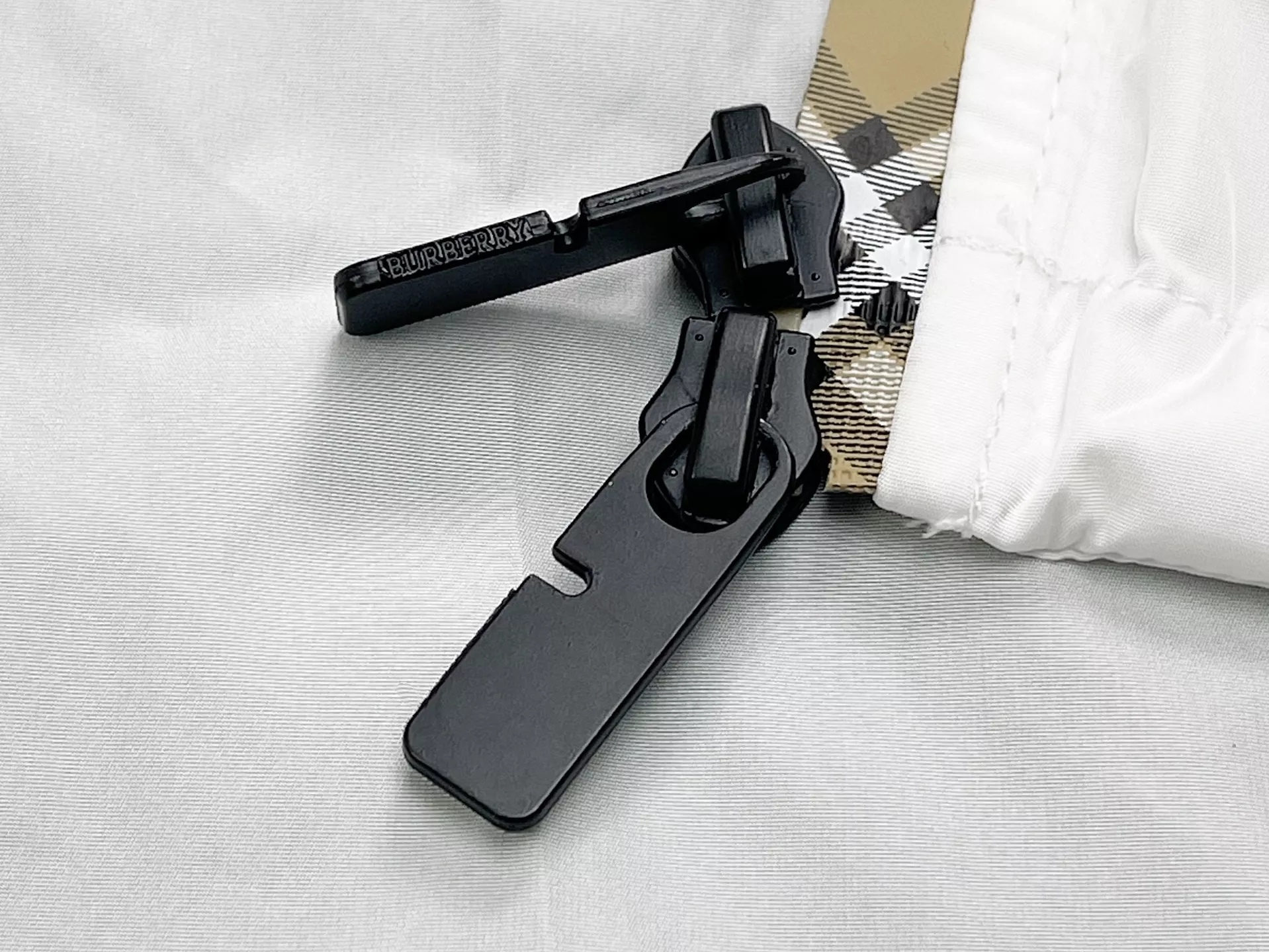 버버리 체크 장식 나일론 후드 아우터 상세 이미지 35