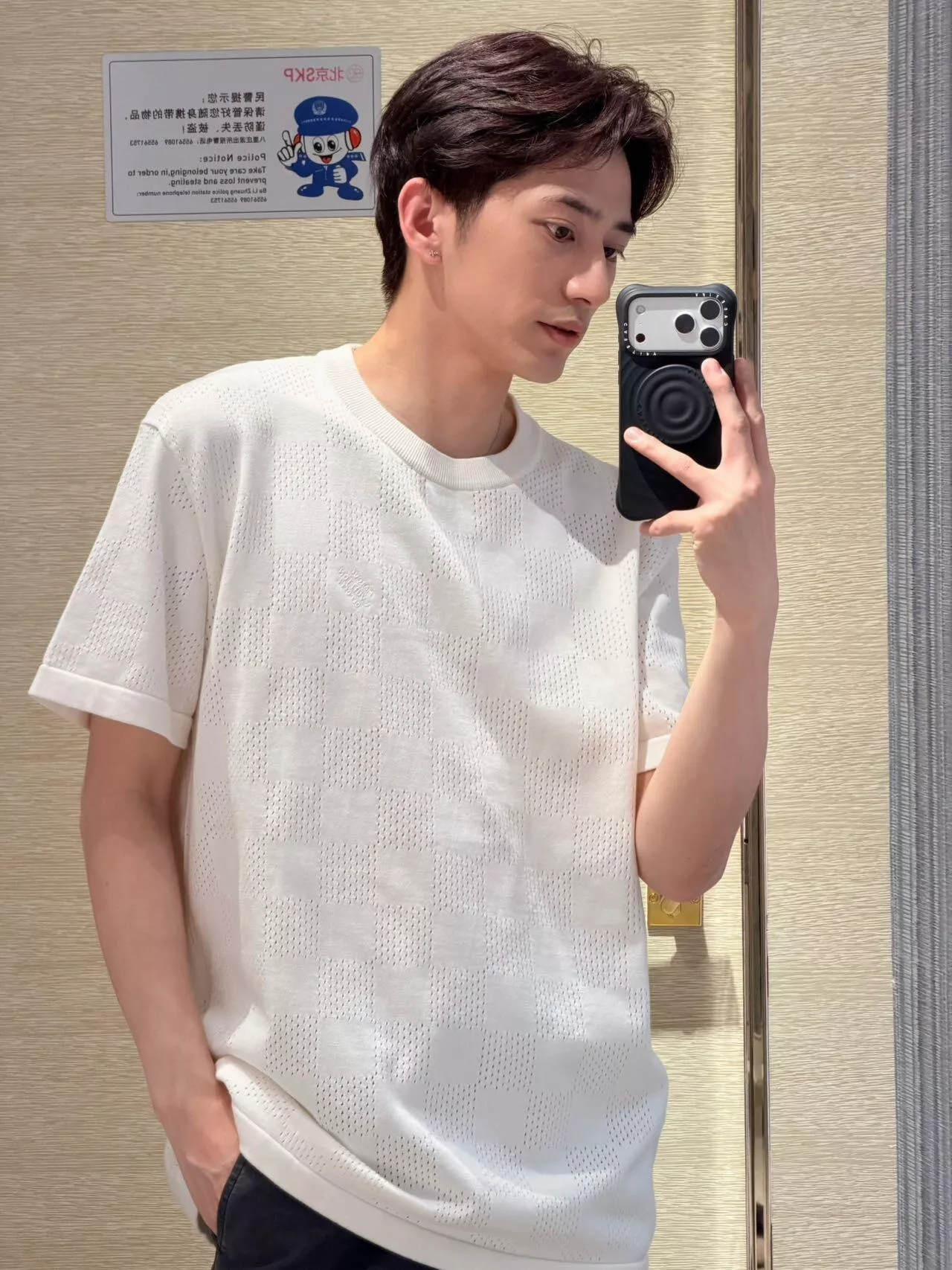 루이비통 메쉬 로고 반팔 라운드넥 상의 상세 이미지 14