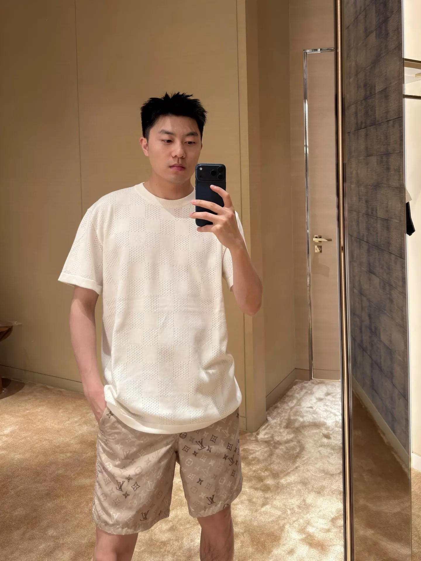 루이비통 메쉬 로고 반팔 라운드넥 상의 상세 이미지 16