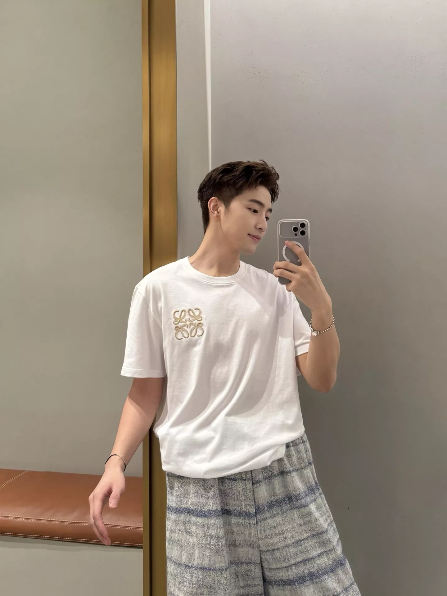 로에베 로고 포인트 코튼 루즈핏 티셔츠 상세 이미지 24