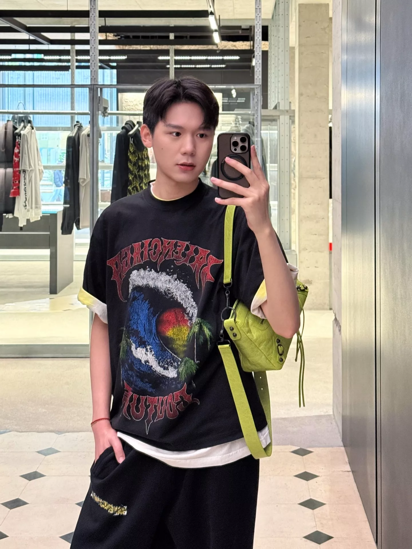 발렌시아가 빈티지 서퍼 그래픽 오버핏 티셔츠 상세 이미지 22