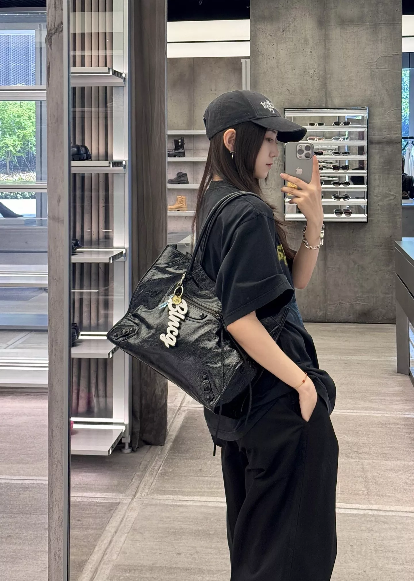 발렌시아가 더 어드레스 중판형 티셔츠 상세 이미지 22