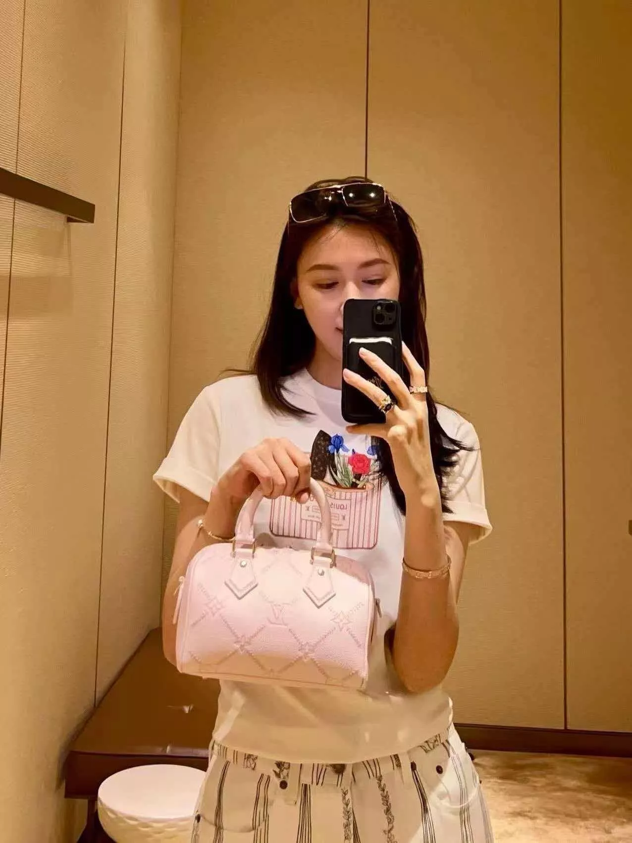 루이비통 네버풀 프린트 티셔츠 상세 이미지 18