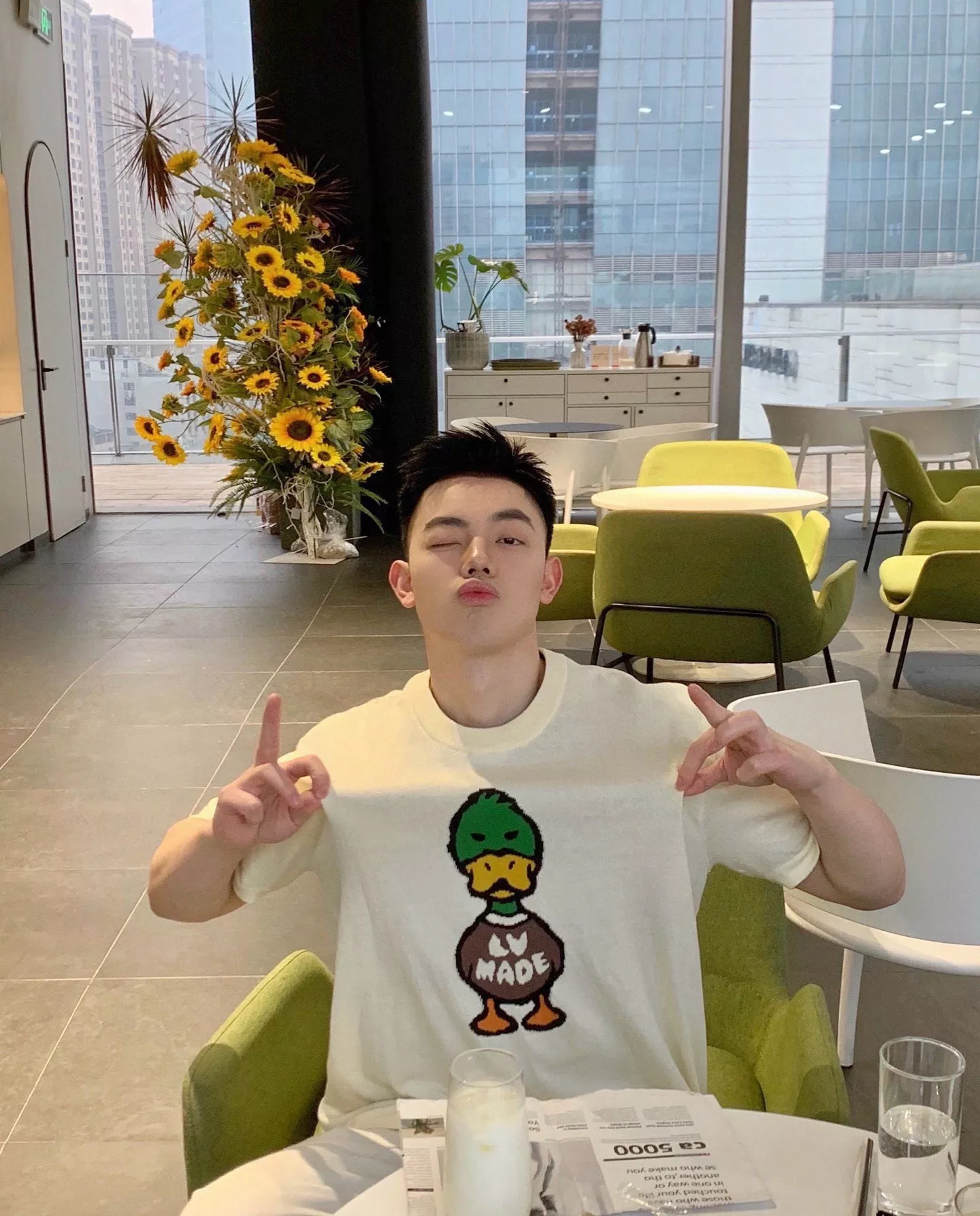루이비통 니고 콜라보 덕 자카드 반소매 니트 상세 이미지 16