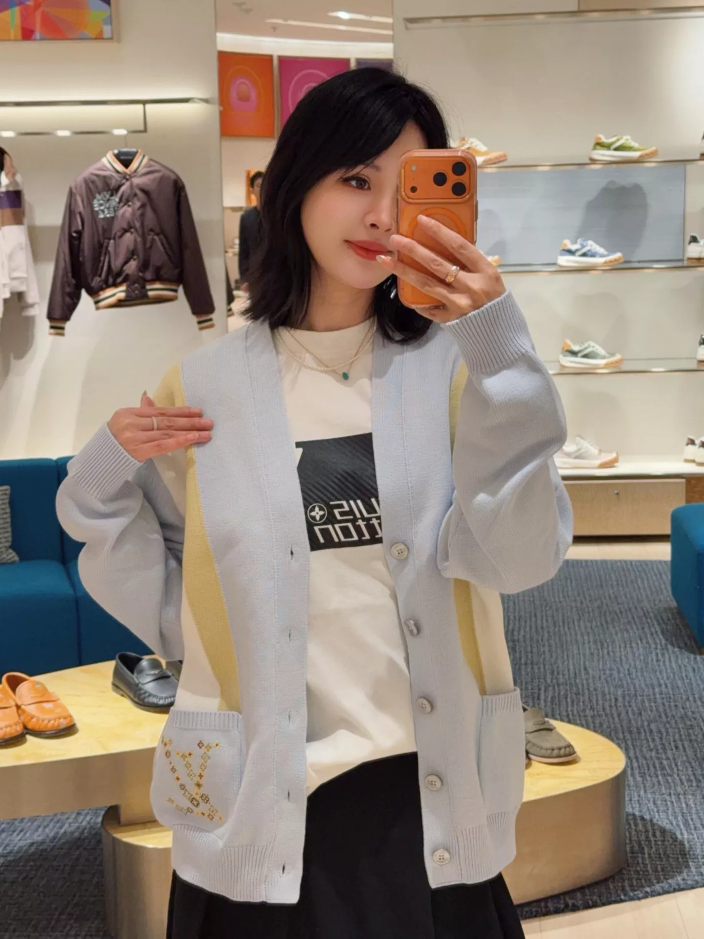 루이비통 카본 파이버 로고 프린트 반팔 상세 이미지 14
