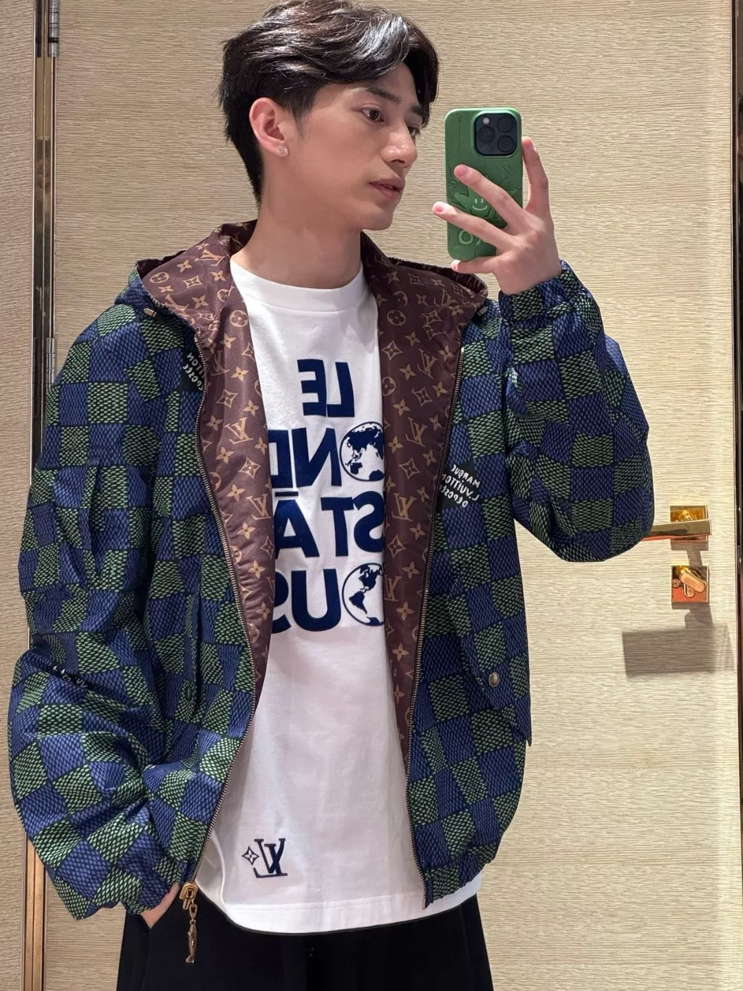 루이비통 지구 레터링 플록 반팔 상세 이미지 11