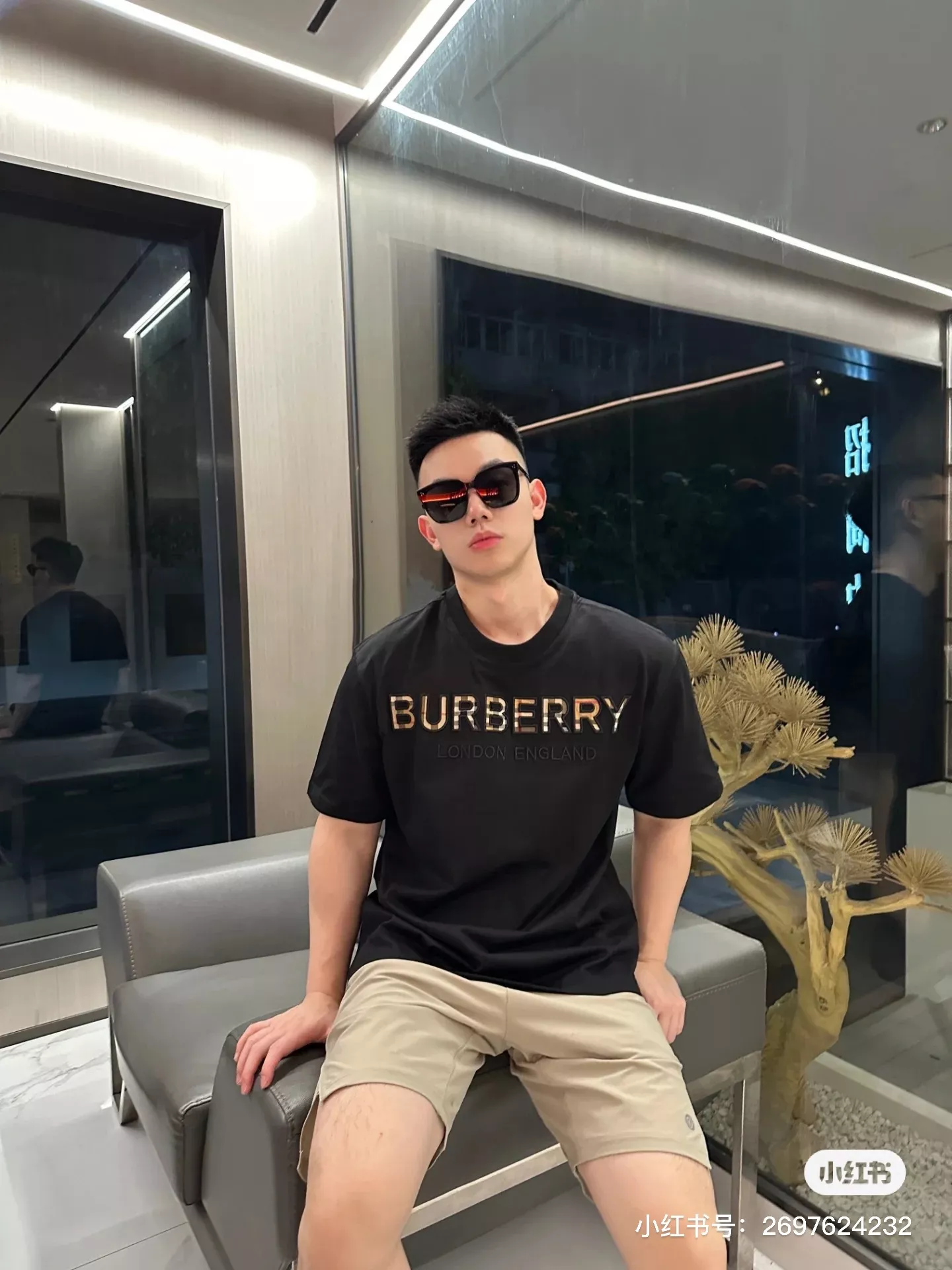 버버리 격자 엠보 레터링 반팔 티셔츠 상세 이미지 15