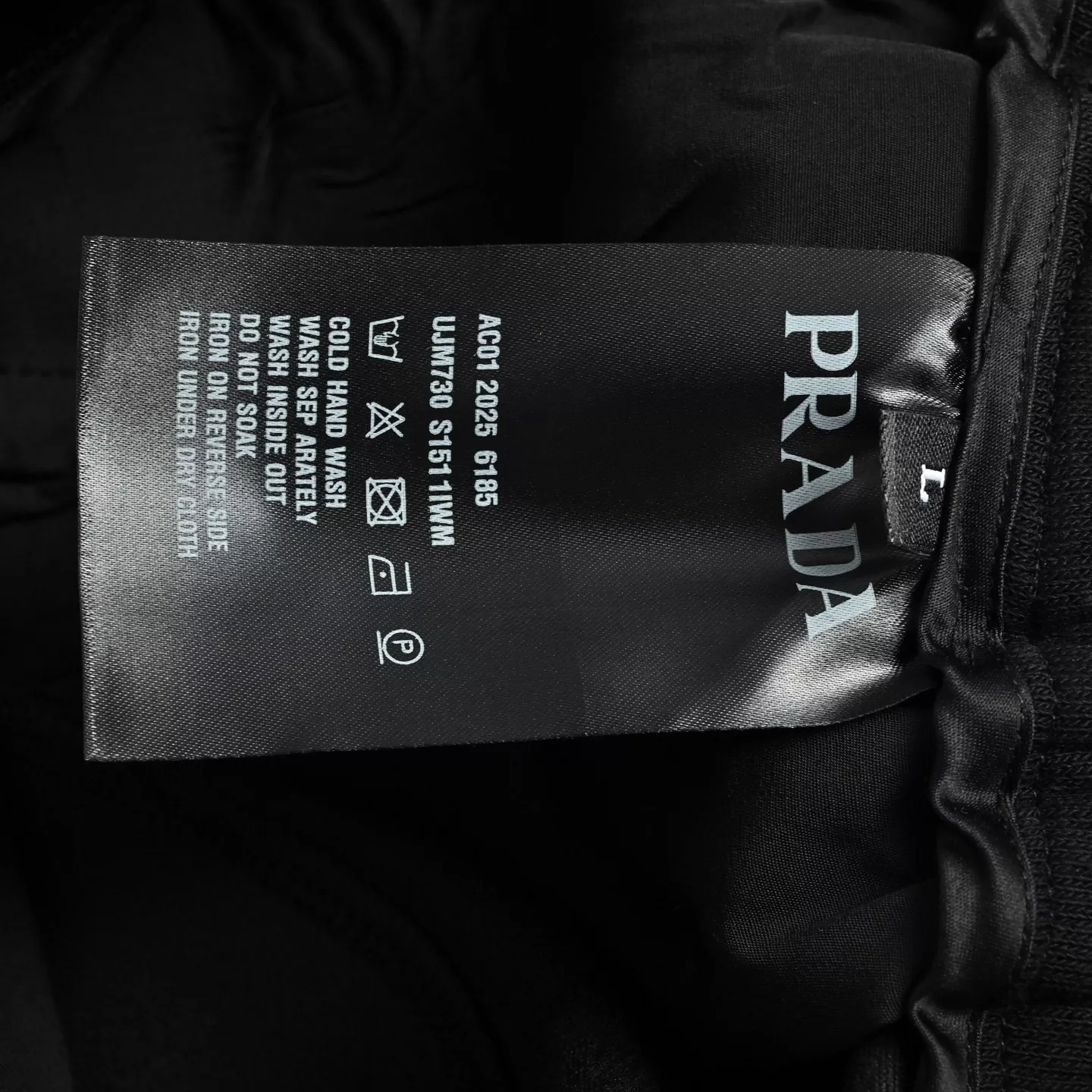 프라다 배지 레터 자수 반바지 상세 이미지 6