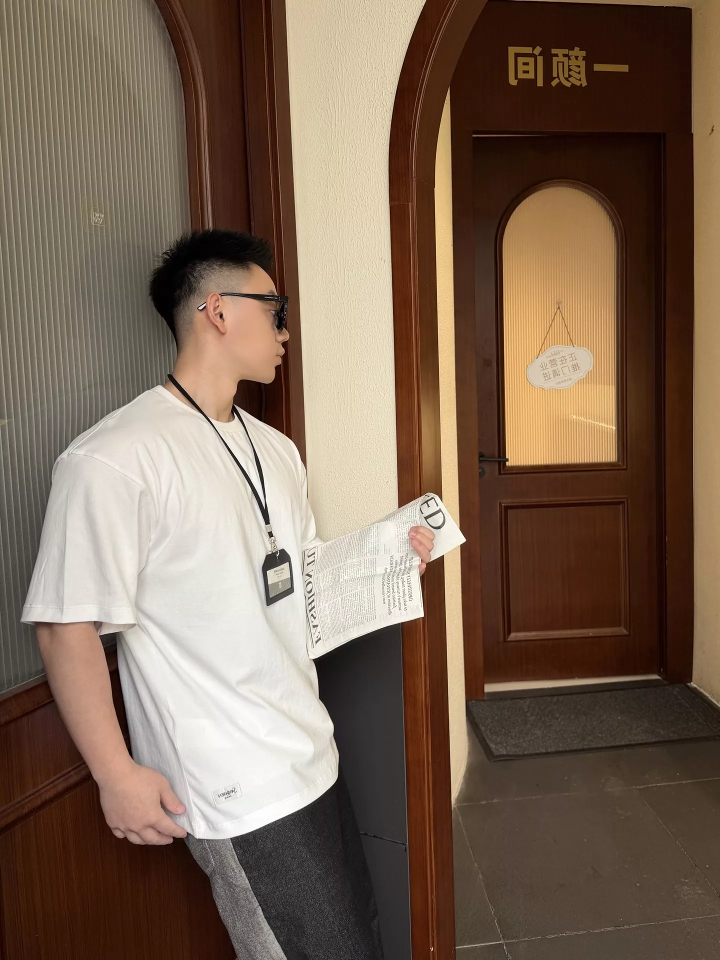 입생로랑 밑단 라벨 포인트 반팔 티셔츠 상세 이미지 15