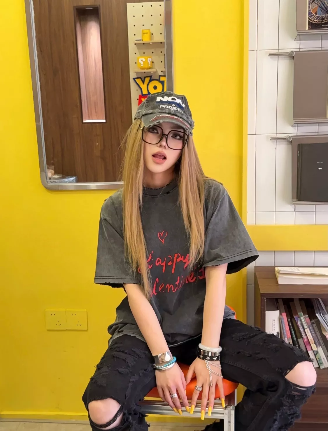 발렌시아가 하트 레터링 디스트로이드 워싱 반팔 탑 상세 이미지 17