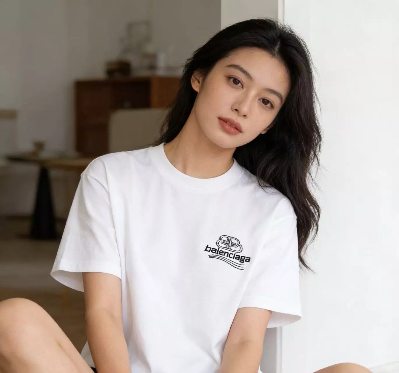 발렌시아가 락 버클 레터링 자수 반팔 상세 이미지 15