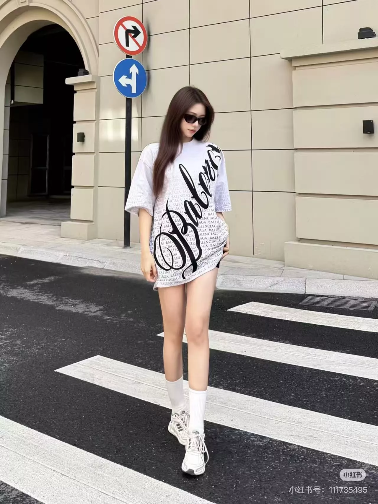발렌시아가 레터 자수 그라데이션 프린트 반팔 상세 이미지 11