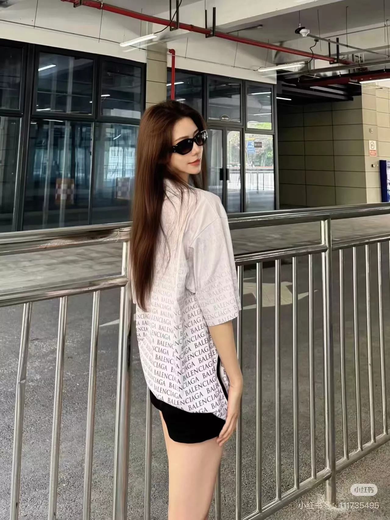 발렌시아가 레터 자수 그라데이션 프린트 반팔 상세 이미지 13