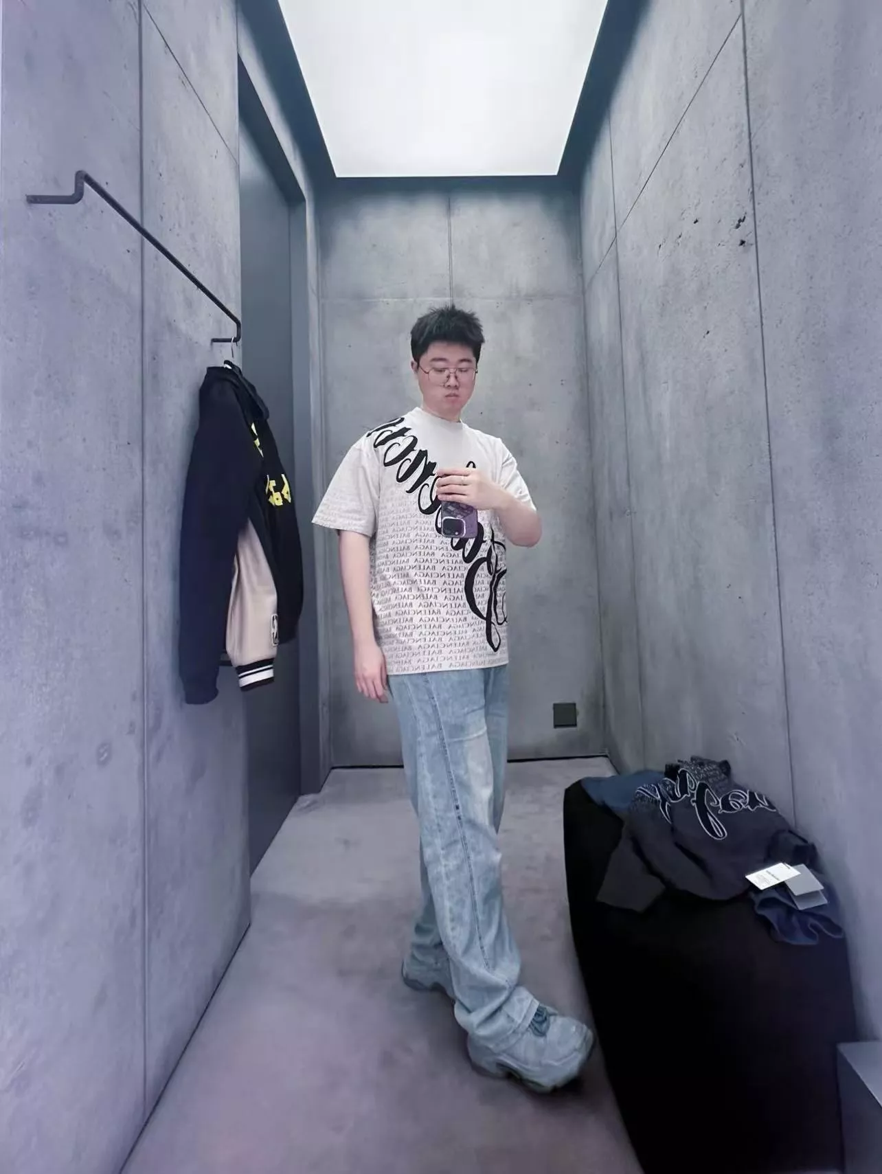 발렌시아가 레터 자수 그라데이션 프린트 반팔 상세 이미지 10