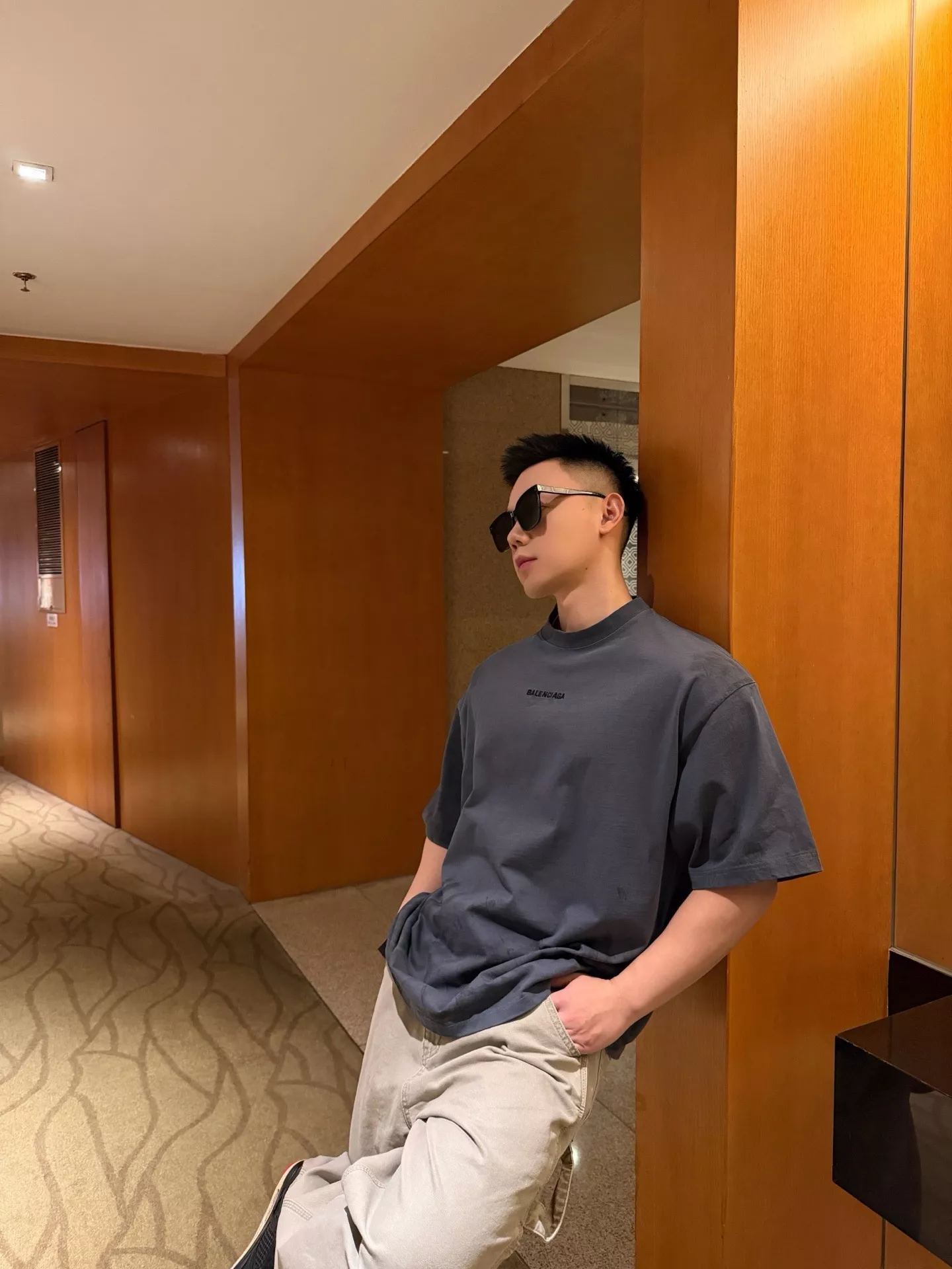 발렌시아가 빈티지 그래피티 자수 레터링 반팔 상세 이미지 15