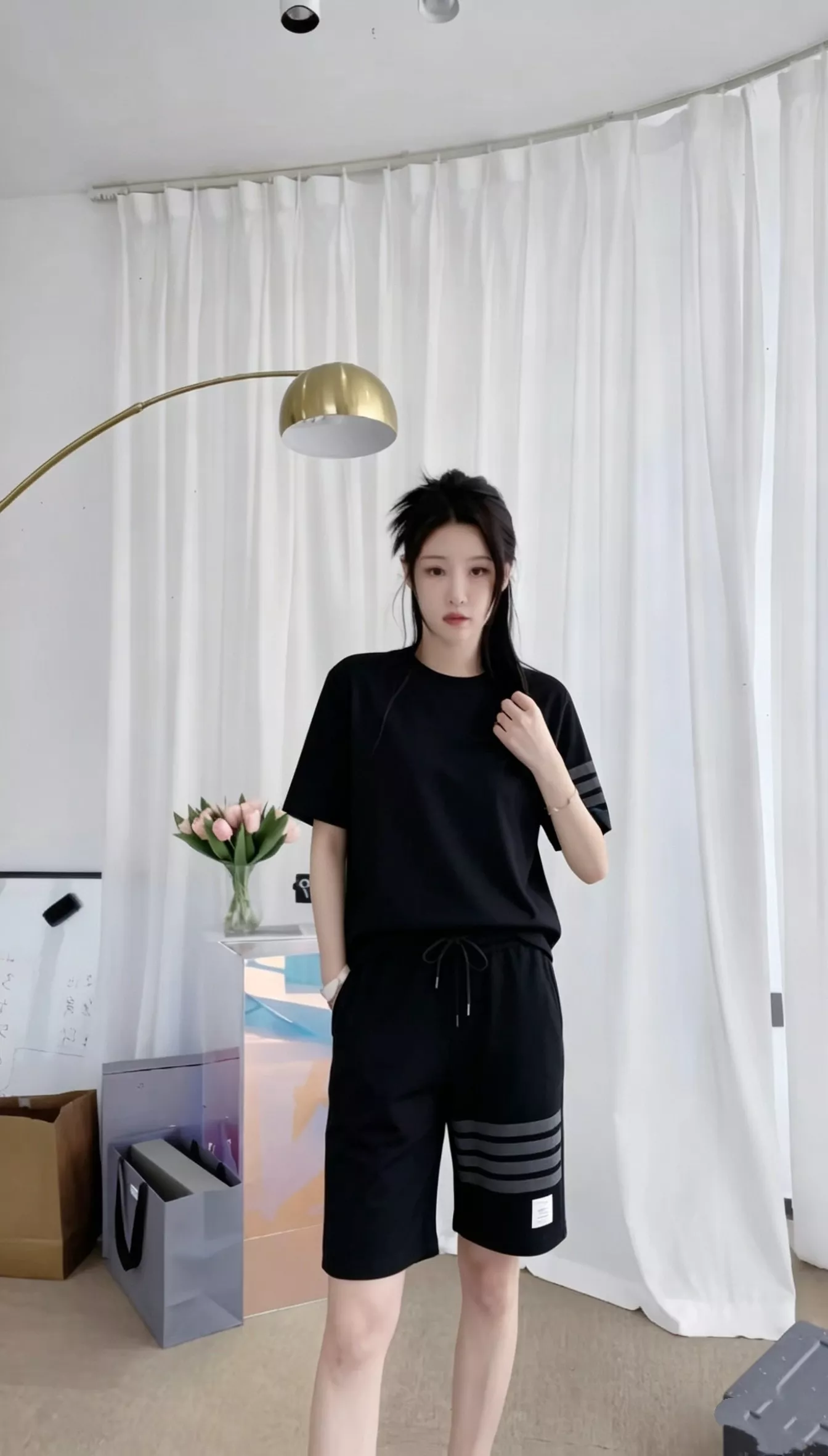 톰브라운 사선 완장 포인트 반소매 상의 상세 이미지 15