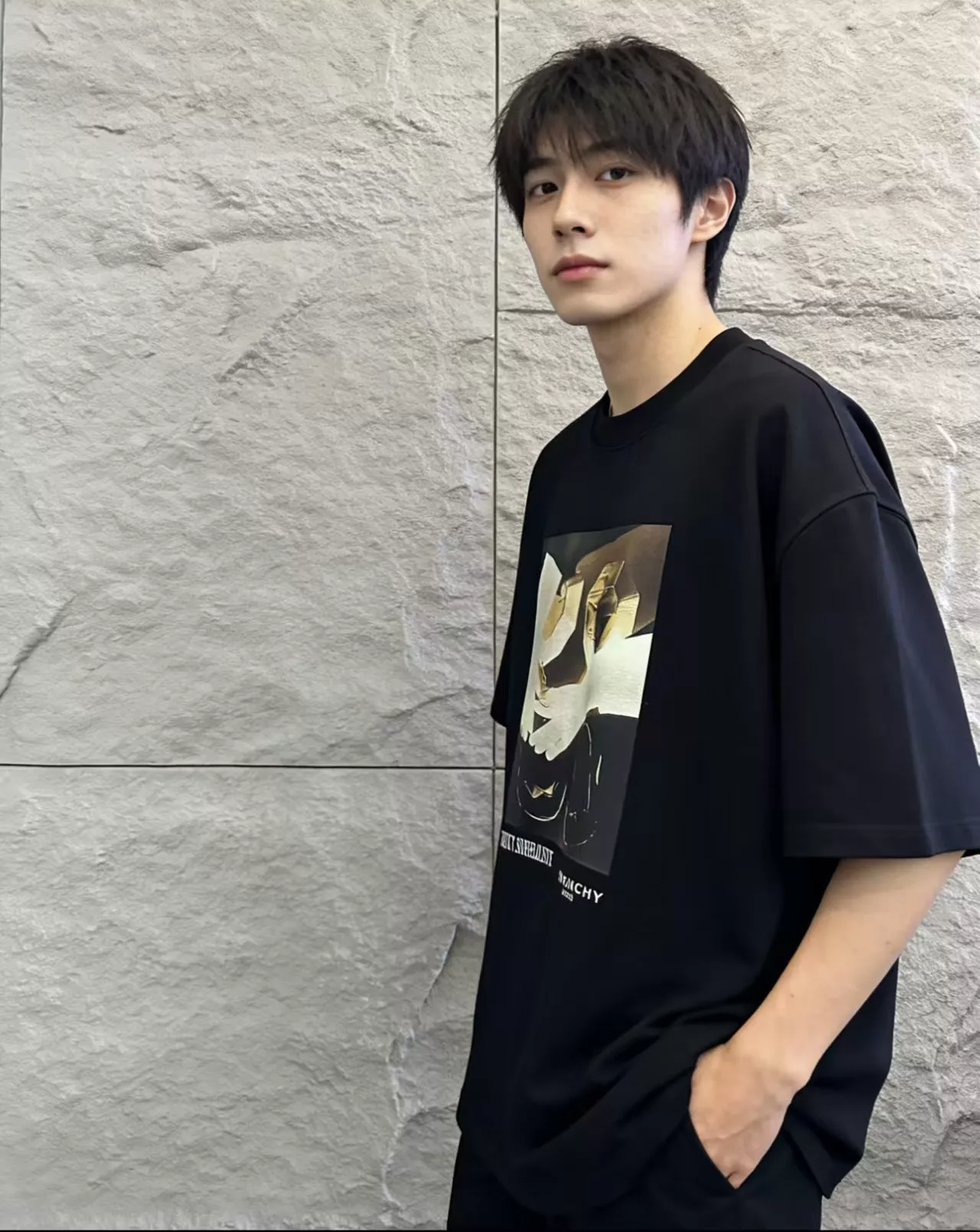 지방시 그래픽 프린트 반소매 상의 상세 이미지 12