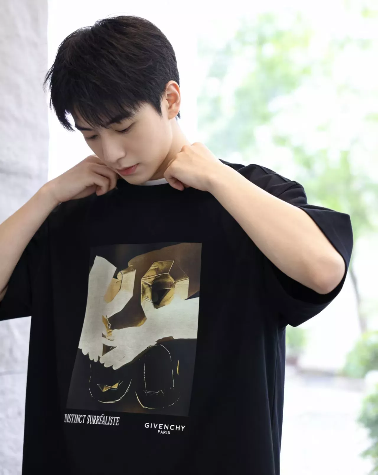 지방시 그래픽 프린트 반소매 상의 상세 이미지 11
