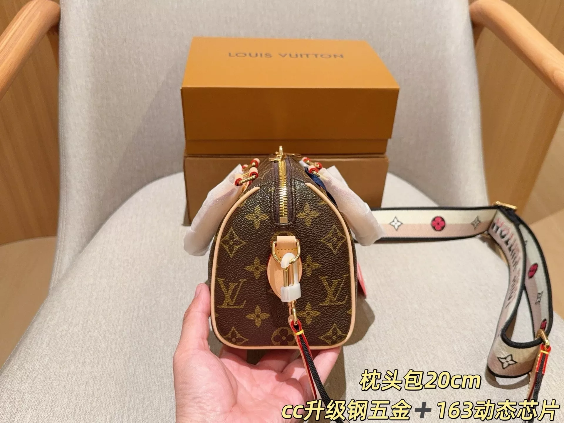 루이비통 스피디 20 필로우 스타일 백 상세 이미지 5