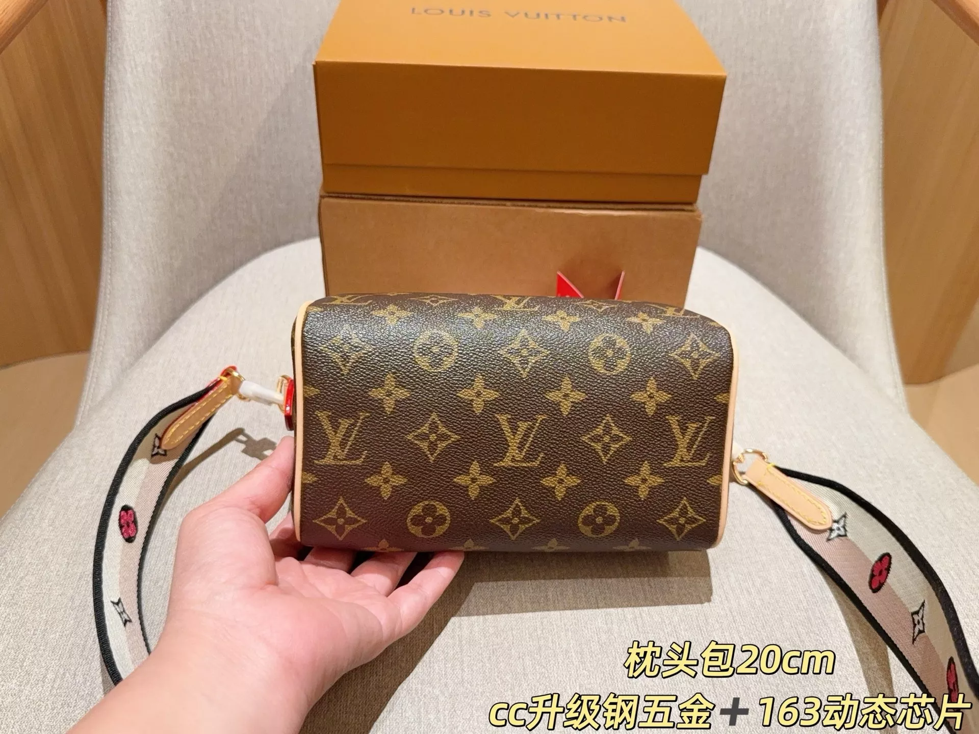 루이비통 스피디 20 필로우 스타일 백 상세 이미지 6