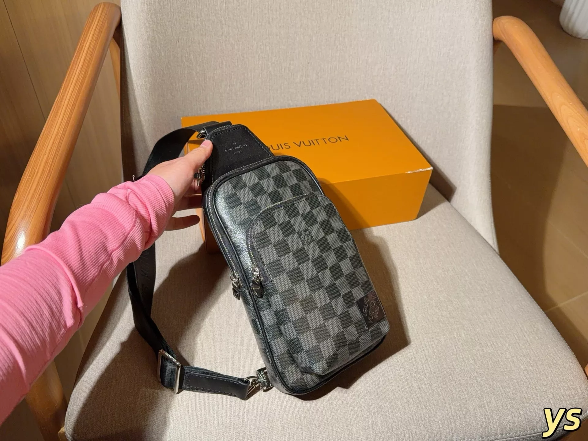 루이비통 다미에 패턴 슬링백 상세 이미지 2