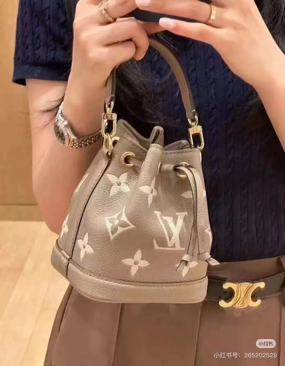 루이비통 나노 노에 엠보 미니 버킷백 상세 이미지 10