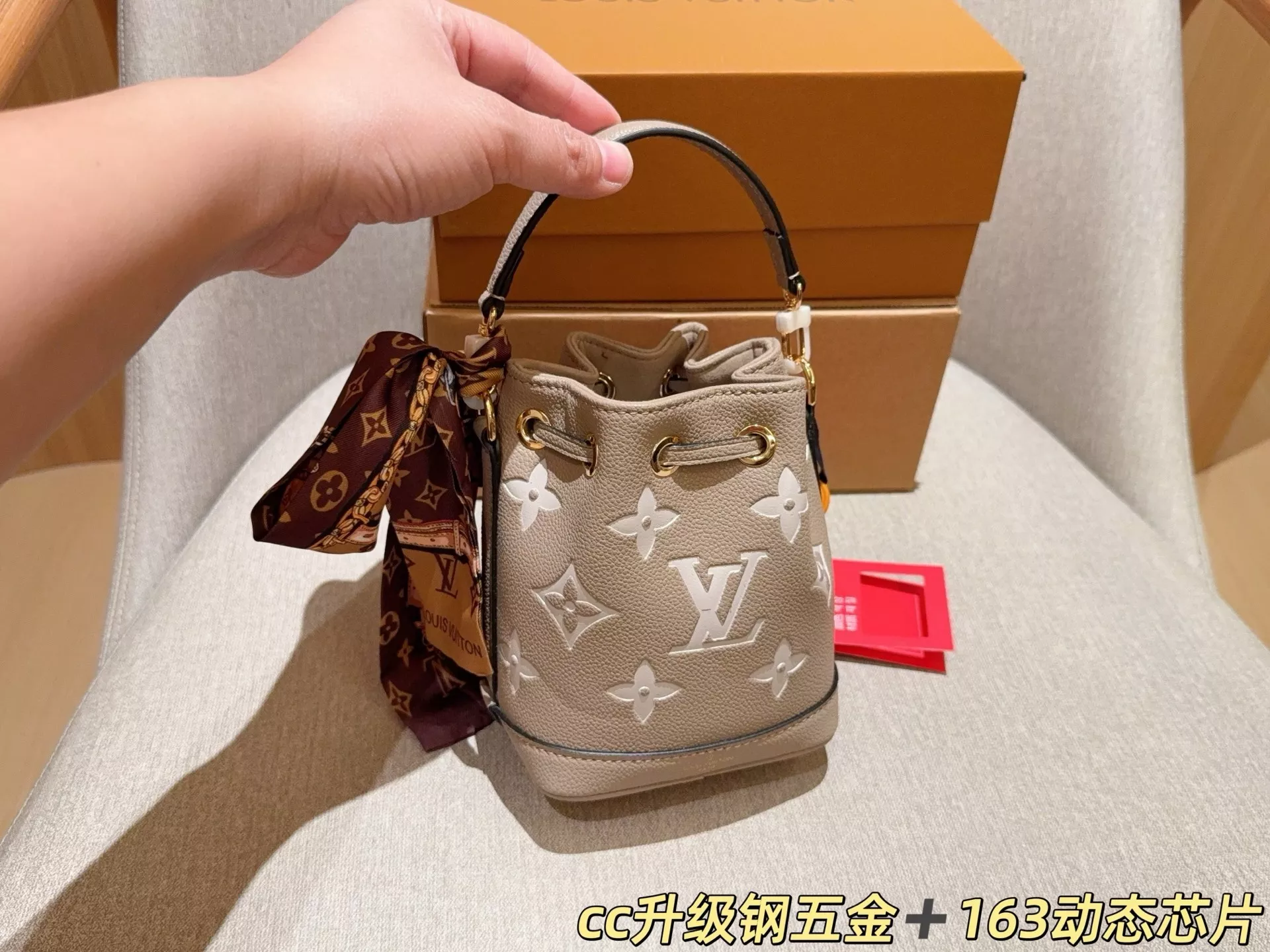 루이비통 나노 노에 엠보 미니 버킷백 상세 이미지 4