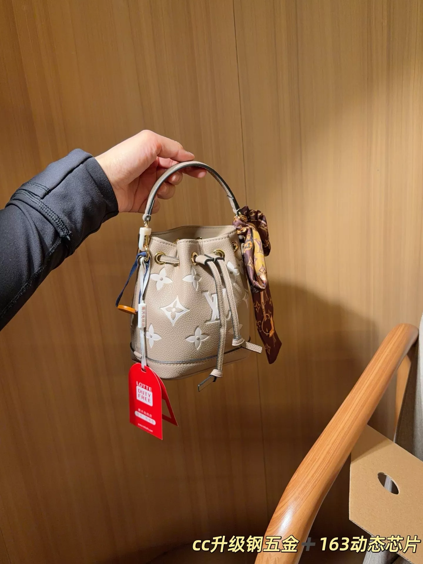 루이비통 나노 노에 엠보 미니 버킷백 상세 이미지 3